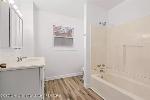 Bath - 1034 Hamilton St, Jackson, MI 49202 photo 1 of 1