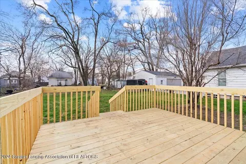 Exterior - 1034 Hamilton St, Jackson, MI 49202 photo 6 of 12
