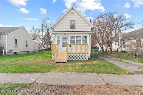 Exterior - 1034 Hamilton St, Jackson, MI 49202 photo 3 of 12