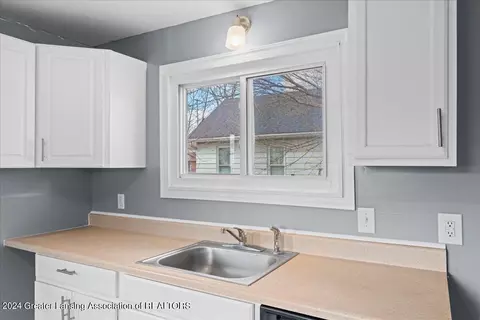 Kitchen - 1034 Hamilton St, Jackson, MI 49202 photo 3 of 3