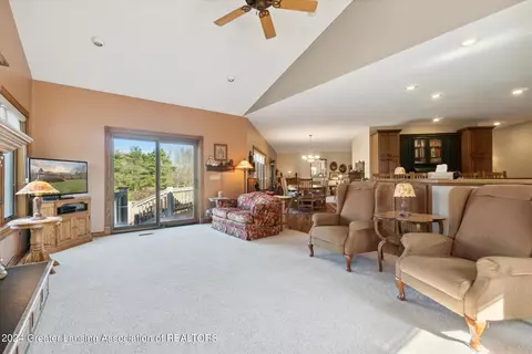 Living - 4290 S Dewitt Rd, Saint Johns, MI 48879 photo 5 of 10