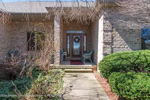 Exterior - 4290 S Dewitt Rd, Saint Johns, MI 48879 photo 7 of 24