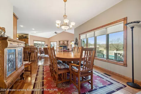 Dining - 4290 S Dewitt Rd, Saint Johns, MI 48879 photo 2 of 6