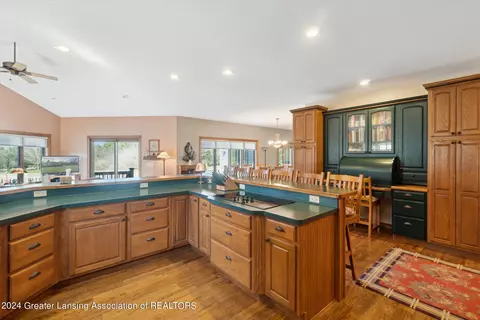 Kitchen - 4290 S Dewitt Rd, Saint Johns, MI 48879 photo 3 of 6