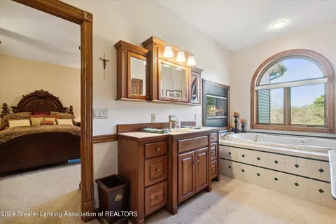 Bath - 4290 S Dewitt Rd, Saint Johns, MI 48879 photo 2 of 6