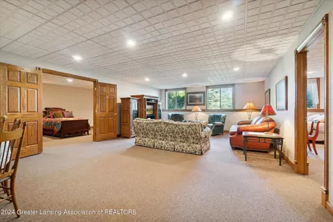 Living - 4290 S Dewitt Rd, Saint Johns, MI 48879 photo 8 of 10