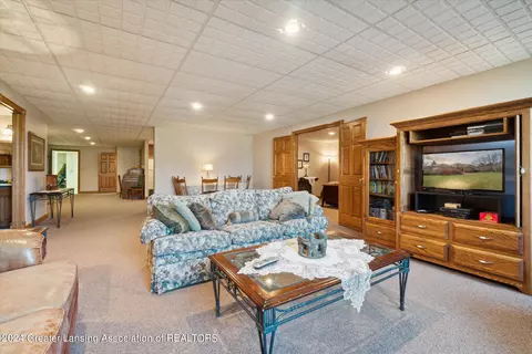 Living - 4290 S Dewitt Rd, Saint Johns, MI 48879 photo 10 of 10