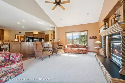 Living - 4290 S Dewitt Rd, Saint Johns, MI 48879 photo 4 of 10