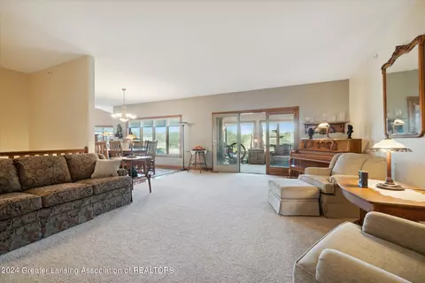 Living - 4290 S Dewitt Rd, Saint Johns, MI 48879 photo 3 of 10