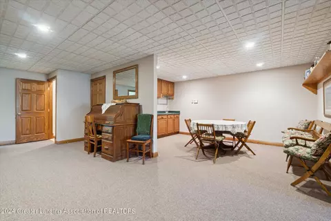 Dining - 4290 S Dewitt Rd, Saint Johns, MI 48879 photo 5 of 6