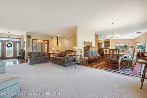 Living - 4290 S Dewitt Rd, Saint Johns, MI 48879 photo 2 of 10
