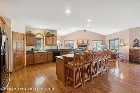 Kitchen - 4290 S Dewitt Rd, Saint Johns, MI 48879 photo 2 of 6