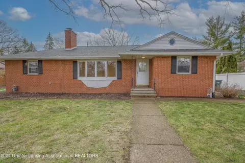 2803 S Cambridge Rd, Lansing, MI 48911