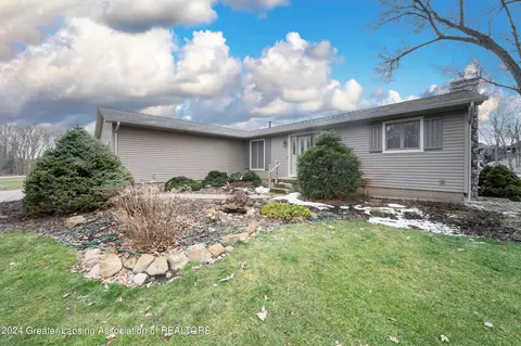 8901 W Scenic Lake Dr, Laingsburg, MI 48848