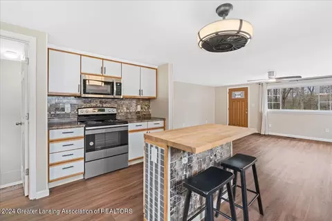 Kitchen - 8685 Abbey Rd, Jackson, MI 49201 photo 6 of 6