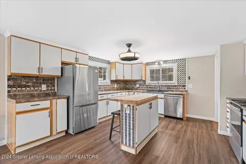 Kitchen - 8685 Abbey Rd, Jackson, MI 49201 photo 3 of 6