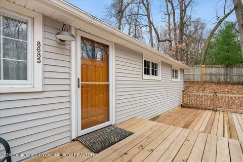 Exterior - 8685 Abbey Rd, Jackson, MI 49201 photo 3 of 8