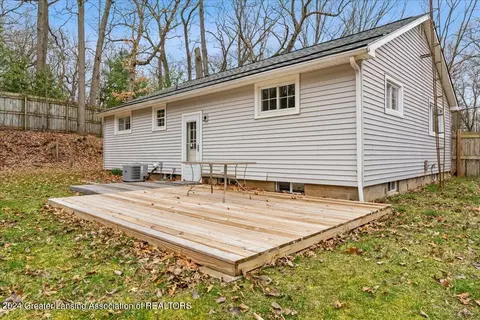 Exterior - 8685 Abbey Rd, Jackson, MI 49201 photo 7 of 8