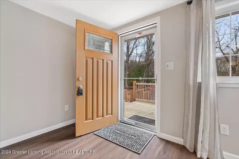 Entry Way - 8685 Abbey Rd, Jackson, MI 49201 photo 1 of 2