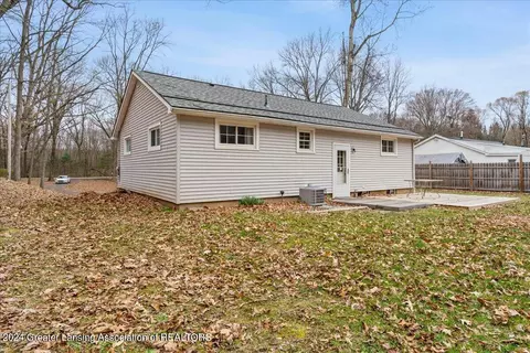 Exterior - 8685 Abbey Rd, Jackson, MI 49201 photo 6 of 8