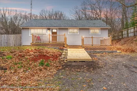 8685 Abbey Rd, Jackson, MI 49201