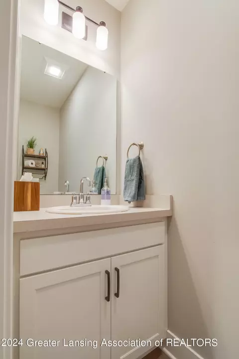 Bath - 3577 Winborn Dr, Dewitt, MI 48820 photo 1 of 4