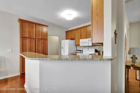 Kitchen - 608 Senna Trl, Dewitt, MI 48820 photo 4 of 4