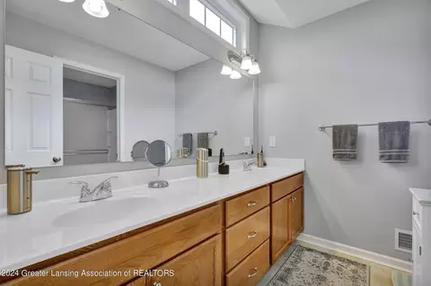 Bath - 608 Senna Trl, Dewitt, MI 48820 photo 2 of 3