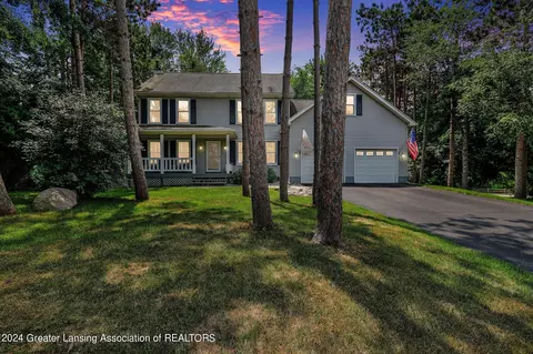 13136 White Pine Dr, Dewitt, MI 48820