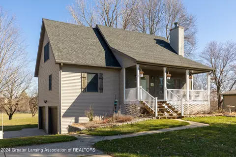 110 W Herbison Rd, Dewitt, MI 48820