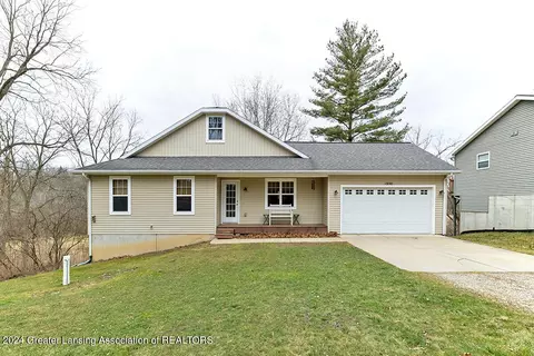 13840 Clinton St, Bath, MI 48808