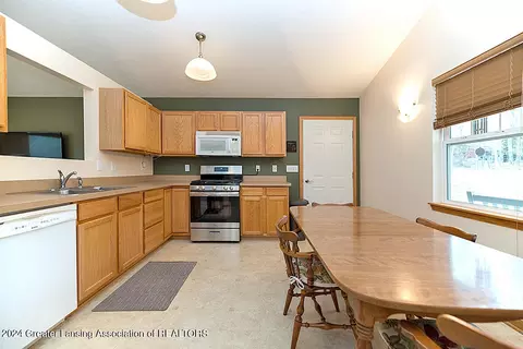Kitchen - 13840 Clinton St, Bath, MI 48808 photo 2 of 3
