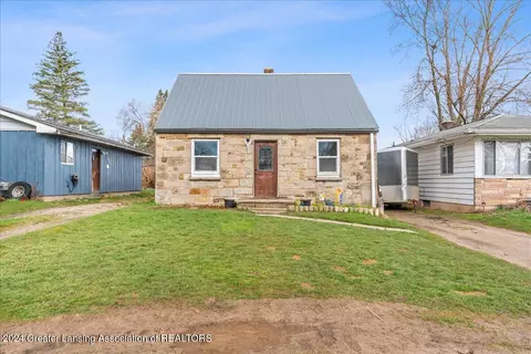 118 S Hathaway St, Lansing, MI 48917