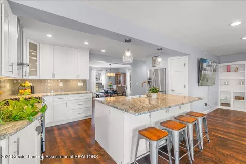 Kitchen - 842 Andover Dr, Dewitt, MI 48820 photo 6 of 8