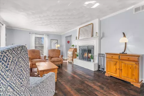 Living - 842 Andover Dr, Dewitt, MI 48820 photo 1 of 4