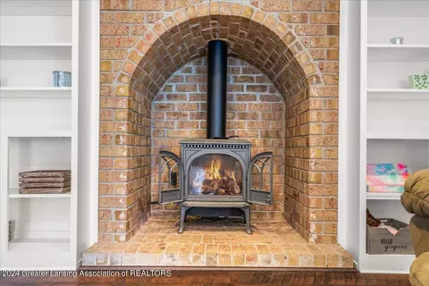 Living - 842 Andover Dr, Dewitt, MI 48820 photo 4 of 4