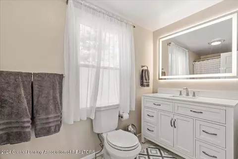 Bath - 842 Andover Dr, Dewitt, MI 48820 photo 4 of 4