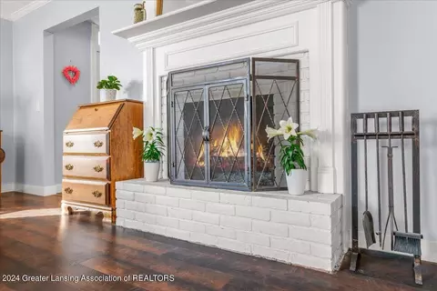 Living - 842 Andover Dr, Dewitt, MI 48820 photo 2 of 4
