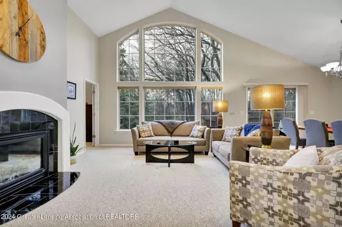 Living - 7841 Ashbrook Dr #88, Haslett, MI 48840 photo 4 of 6