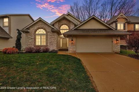 7841 Ashbrook Dr #88, Haslett, MI 48840