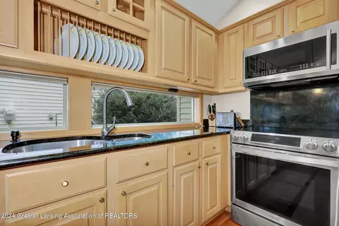 Kitchen - 7841 Ashbrook Dr #88, Haslett, MI 48840 photo 4 of 8