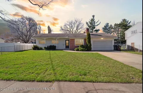 2820 Darien Dr, Lansing, MI 48912