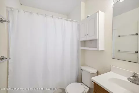 Bath - 4017 Heathgate Dr, Lansing, MI 48910 photo 2 of 4