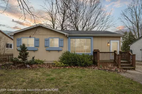 4017 Heathgate Dr, Lansing, MI 48910