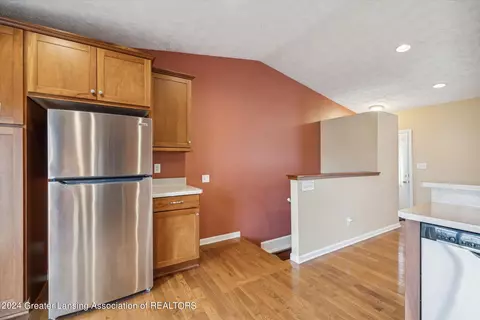 Kitchen - 4017 Heathgate Dr, Lansing, MI 48910 photo 3 of 5