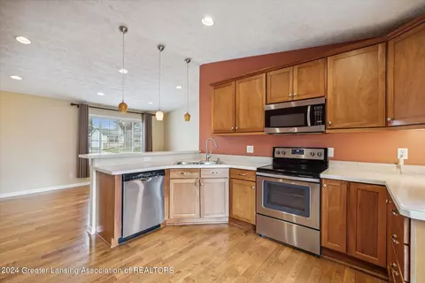 Kitchen - 4017 Heathgate Dr, Lansing, MI 48910 photo 2 of 5