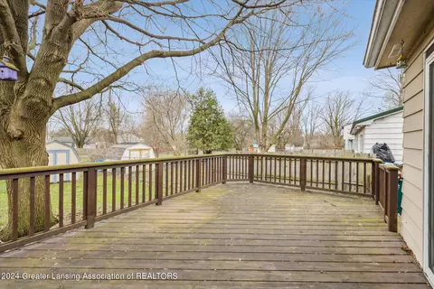 Exterior - 4017 Heathgate Dr, Lansing, MI 48910 photo 6 of 11