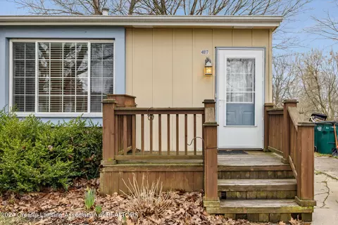 Exterior - 4017 Heathgate Dr, Lansing, MI 48910 photo 5 of 11