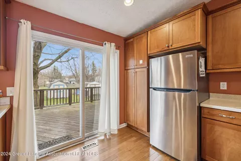 Kitchen - 4017 Heathgate Dr, Lansing, MI 48910 photo 4 of 5