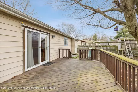 Exterior - 4017 Heathgate Dr, Lansing, MI 48910 photo 7 of 11
